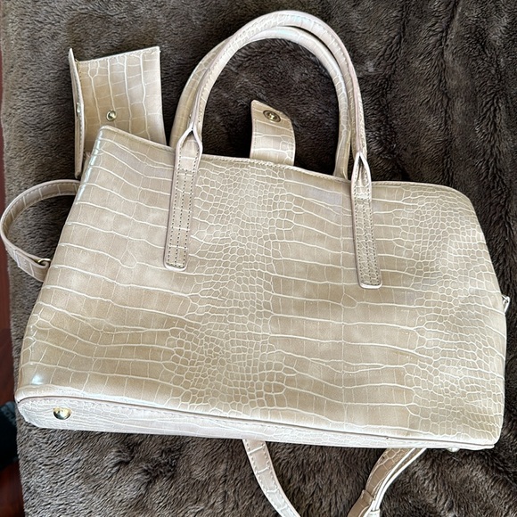 Bebe purse - faux crocodile - gold hardware - satchel or crossbody handbag - Picture 6 of 14